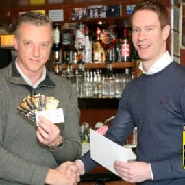 Uitreiking 1ste prijs loterij aan Walter Wijnen
